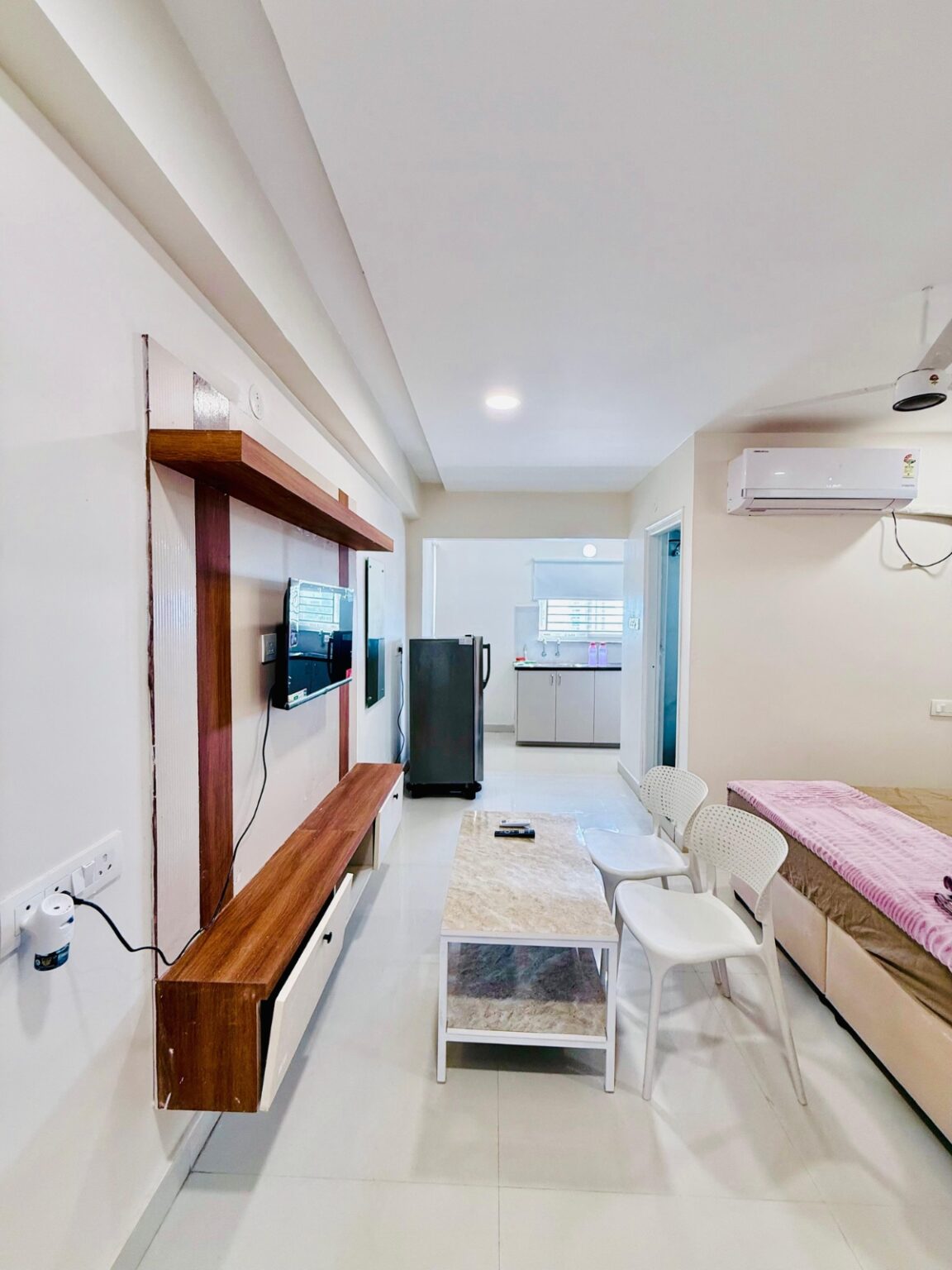 Deluxe Room ( 5 BHK ) 10 - 16 Persons